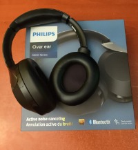 PHILIPS TAPH805 – новые беспроводные наушники от известной нидерландской компании с увеличенным диапазоном частот, ANC, Bluetooth 5.0 и 30 часами автономной работы.